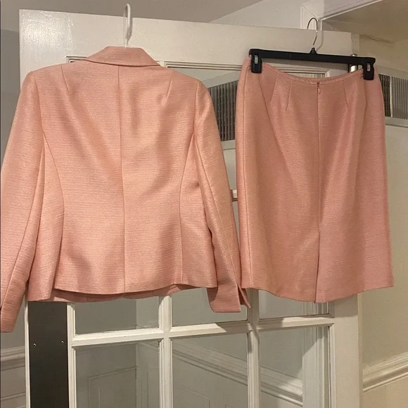 Kasper size 8 Petite Skirt Suit good condition - Picture 3 of 5